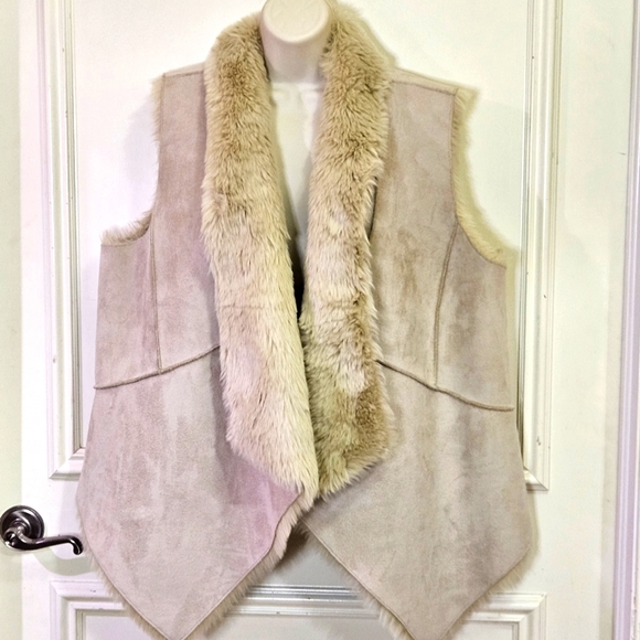 Loft (Ann Taylor Loft) Cream Faux Suede Faux Fur Trim & Lining Vest, Large - Picture 1 of 16